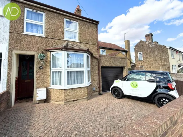 Windmill Lane Cheshunt, Waltham Cross EN8 9AR, photo 1