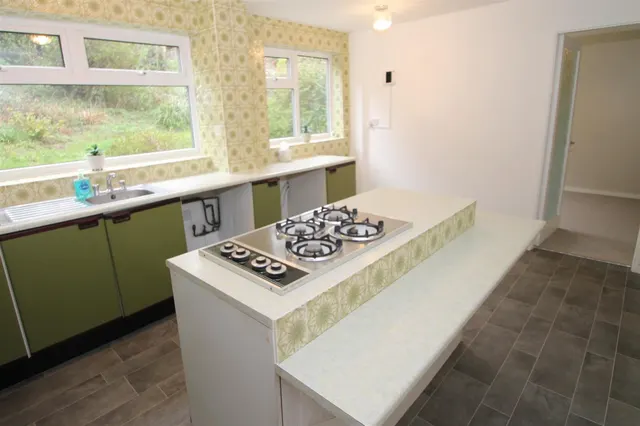 Photo 3 — Quantock Close, Halesowen