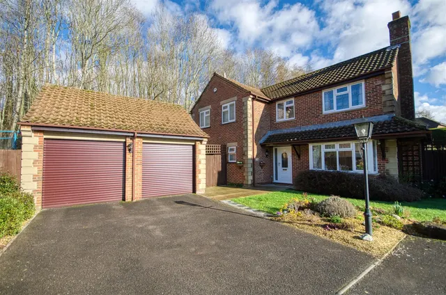 Holly Gardens, West End, Southampton, SO30 3RW, photo 1