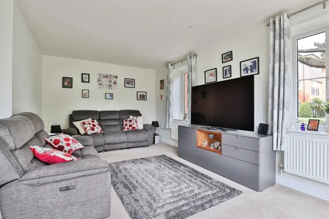 Photo 3 — Royal Close, CHRISTCHURCH