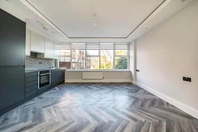 Baker Street, Weybridge, KT13, photo 3