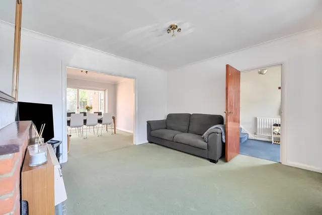 Edinburgh Drive, Ickenham, UB10, photo 3