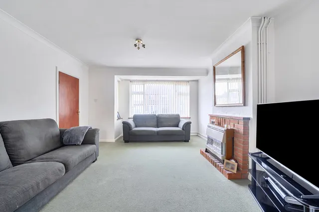 Edinburgh Drive, Ickenham, UB10, photo 2