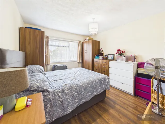 Photo 3 — Hamilton Avenue, Surbiton, KT6