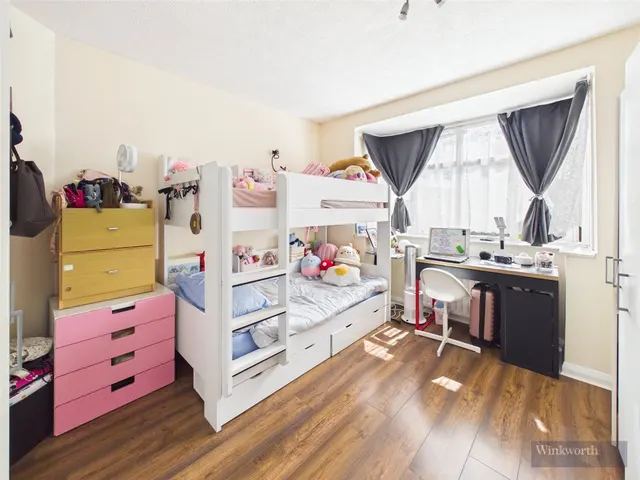 Photo 2 — Hamilton Avenue, Surbiton, KT6