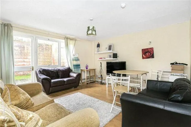 Guildford Park Avenue, Guildford, GU2, photo 2