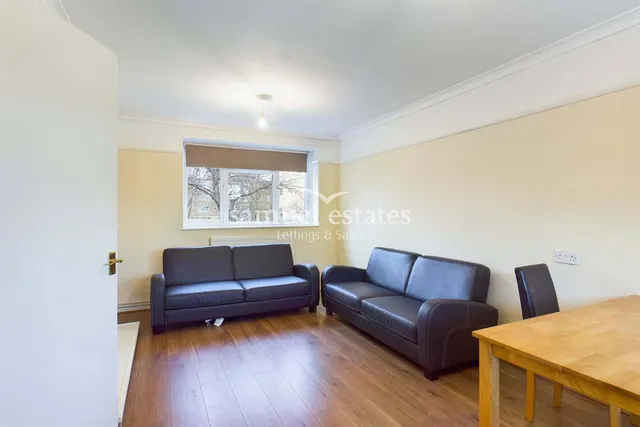 Photo 3 — Astle Street, London, SW11 5DA