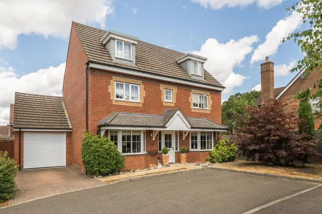 Martindales, Southwater, RH13, photo 1