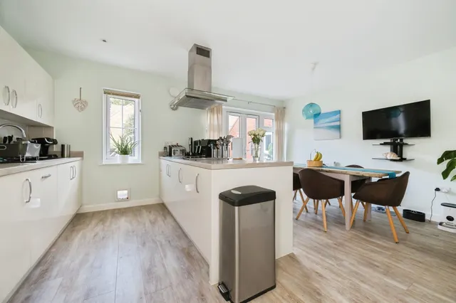 Chiltern Crescent, Fair Oak, SO50, photo 2