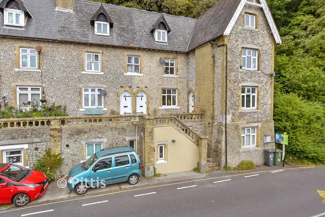 Mitchell Avenue, Ventnor, PO38, photo 1