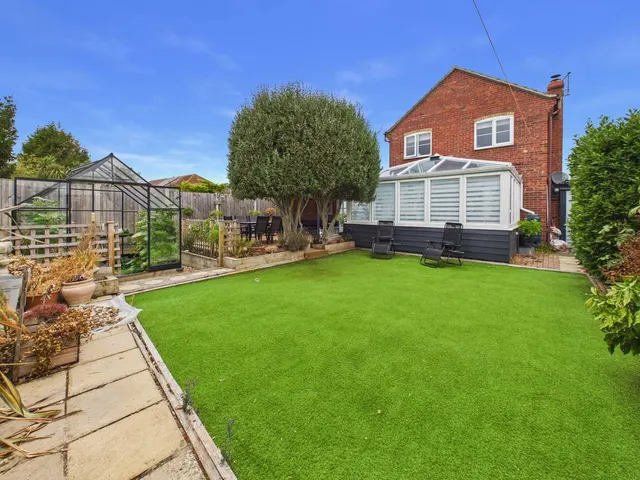 Chatsworth Road, West Mersea, CO5, photo 1
