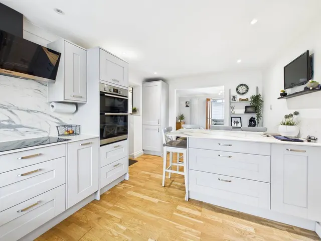 Chatsworth Road, West Mersea, CO5, photo 2