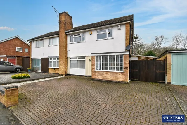 Gloucester Crescent, Wigston, photo 1
