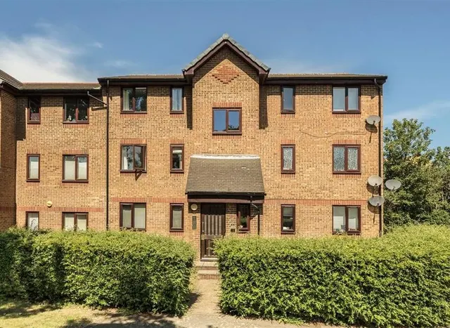 Bernard Ashley Drive, Charlton, SE7, photo 1