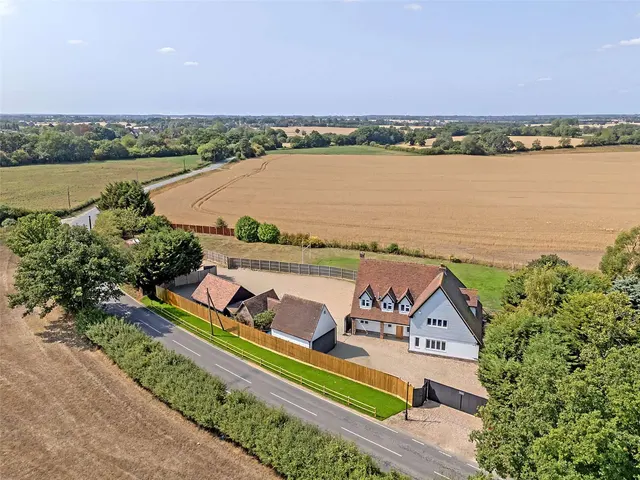 Braintree Road, Felsted, Dunmow, Essex, CM6 3JZ, photo 1