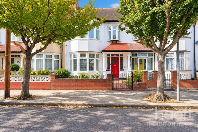 Redford Avenue, Thornton Heath, CR7, photo 1