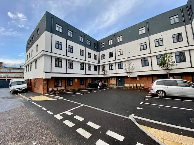 Sloane House, Aylesbury, photo 1