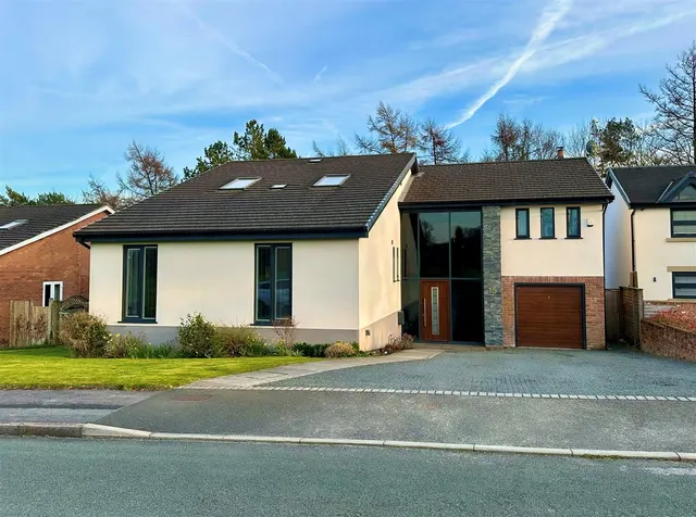 Lymewood Drive, Disley, SK12, photo 1