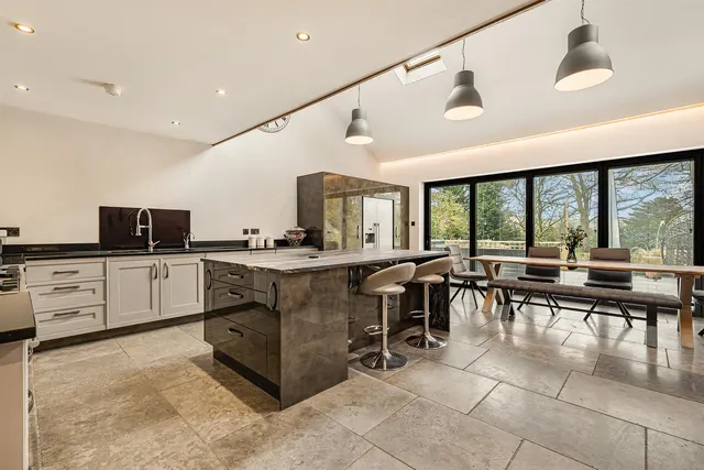 Lymewood Drive, Disley, SK12, photo 2