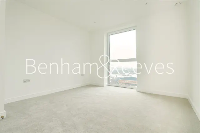 Quay Walk, Wembley and Alperton, HA0, photo 3