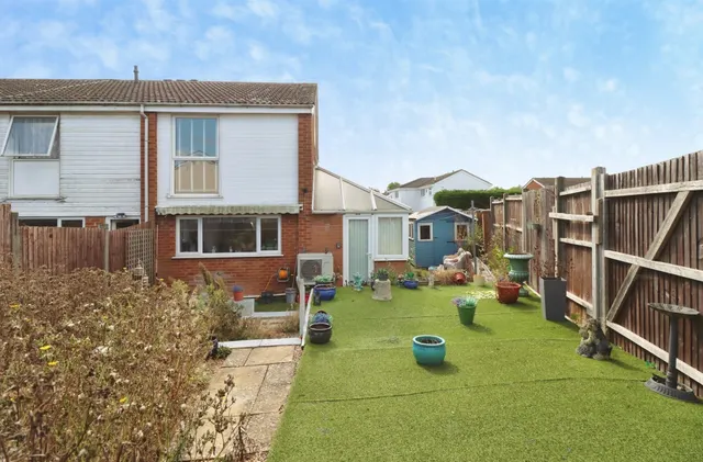 Rose Close, Rothwell, NN14, photo 2