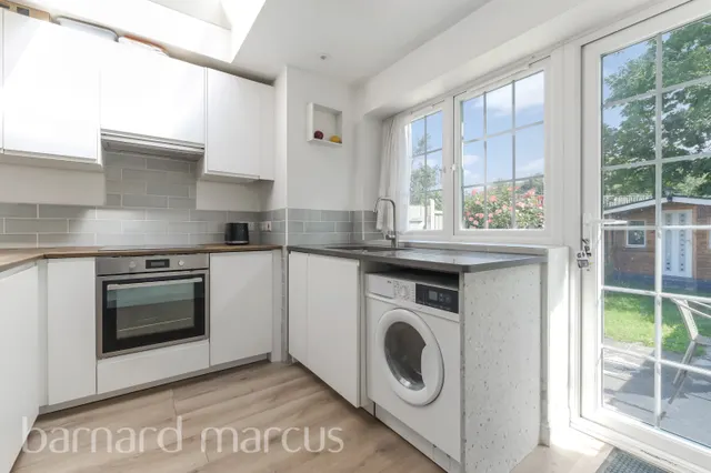 Brunel Close, Hounslow, TW5, photo 3