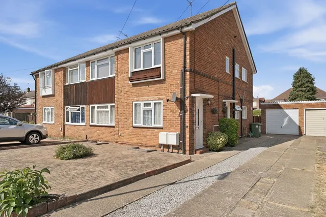 Conway Drive, Ashford, TW15, photo 1