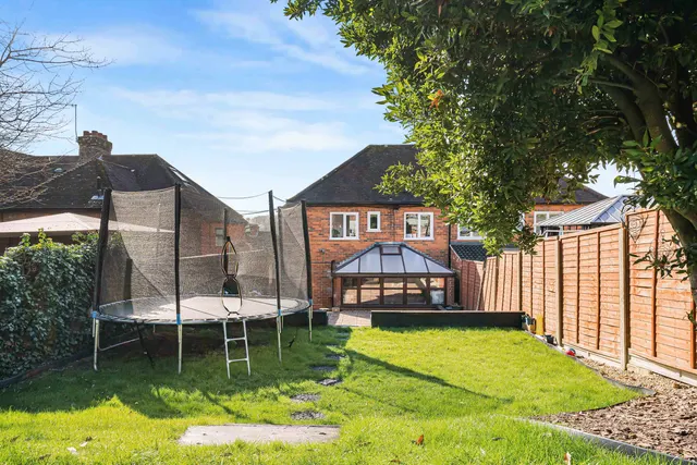 3 bedroom house — Southfield Road, Downley, High Wycombe, HP13 5JZ