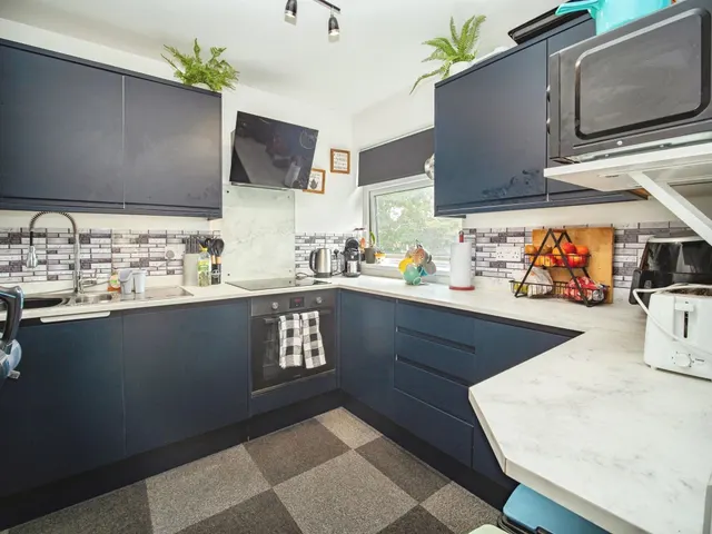 Wyke Road, Weymouth, DT4, photo 2