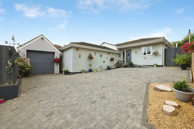 Thistlebarrow Road, SALISBURY, photo 1