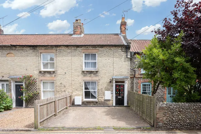 Period Three Bedroom Cottage in Holt, photo 1