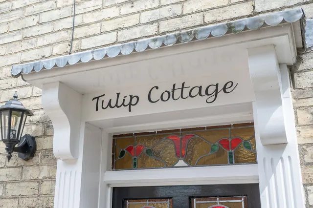 Period Three Bedroom Cottage in Holt, photo 2