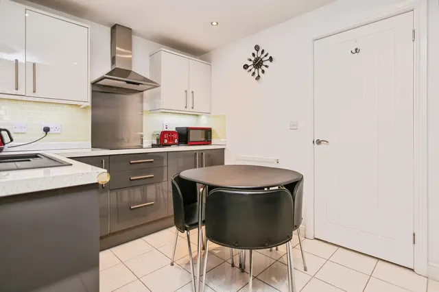 Dudley Road, Rowley Regis, B65, photo 3