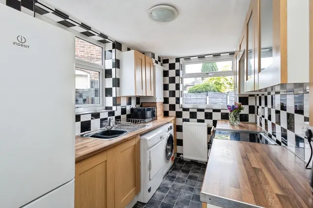 Photo 2 — Parrs Wood Road, Manchester, Greater Manchester, M20