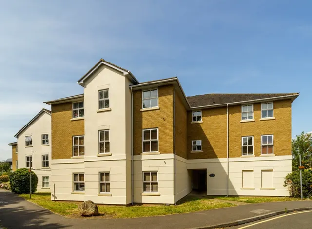 Wraysbury Gardens, Staines-upon-Thames, TW18, photo 1