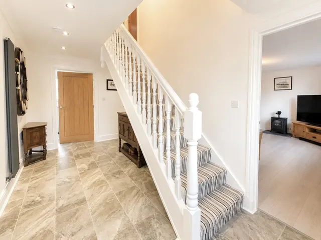 Silverdale Close, Johnston, SA62, photo 3