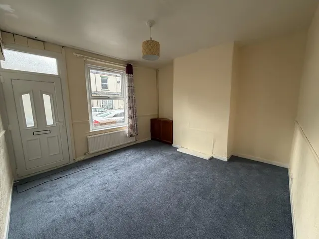Empress Road, Wrexham, LL13, photo 2