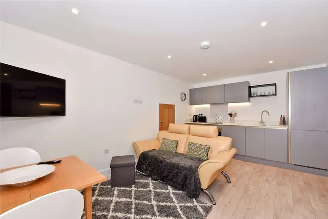 Beech House, 27 Little Marlow Road, Marlow, Buckinghamshire, SL7 1HA, photo 1