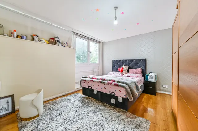 Photo 3 — 9 Woodleigh Court, Stuart Crescent, London
