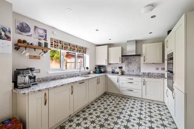 Field Avenue, Saxilby, LN1, photo 2