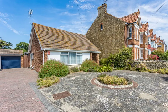 Epple Bay Road, Birchington, CT7, photo 1