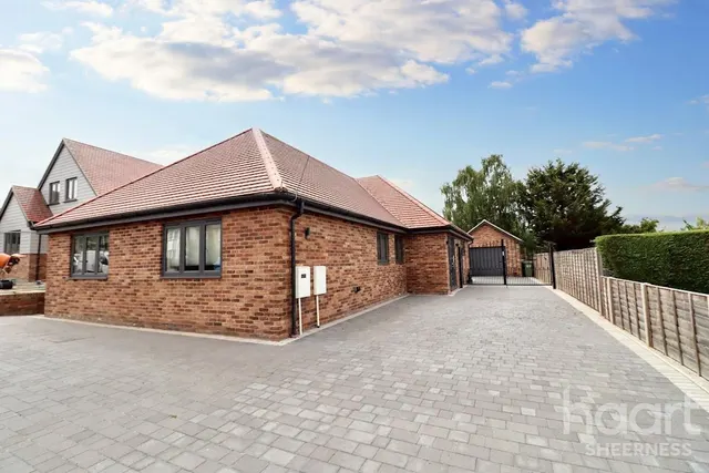 Barton Hill Drive, Minster, ME12, photo 1