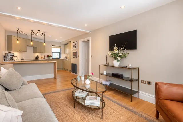 Claremont Road, Teddington, TW11, photo 3