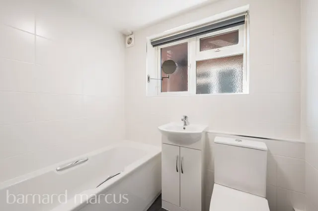 St Philips Avenue, Worcester Park, KT4, photo 1