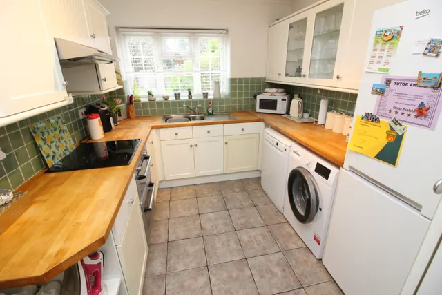Photo 3 — Grafton Road, WORCESTER PARK, Surrey, Worcester Park, KT47QR