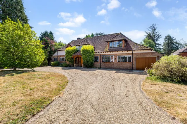 Grantley Avenue, Guildford, GU5, photo 1