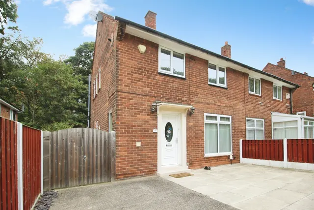 Swarcliffe Avenue, Leeds, photo 1