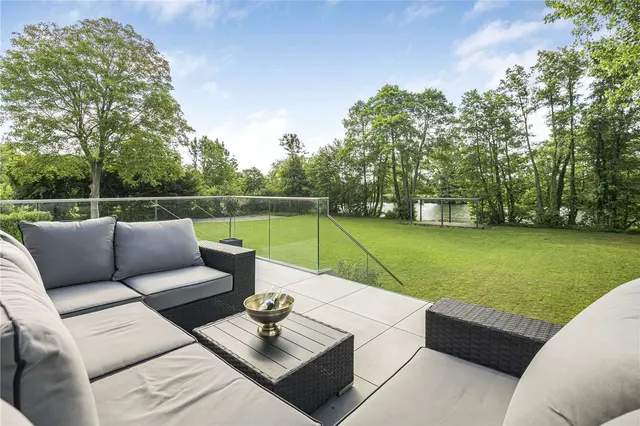 Photo 2 — The Warren, Caversham, Reading, RG4 7TQ
