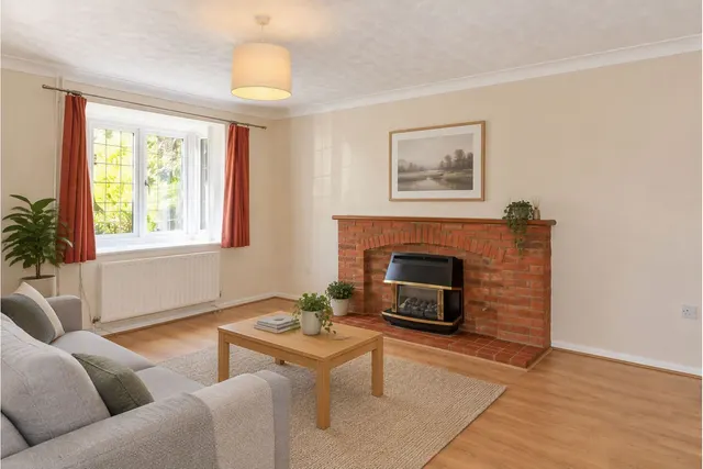 Hastings Close, Camberley, GU16, photo 3