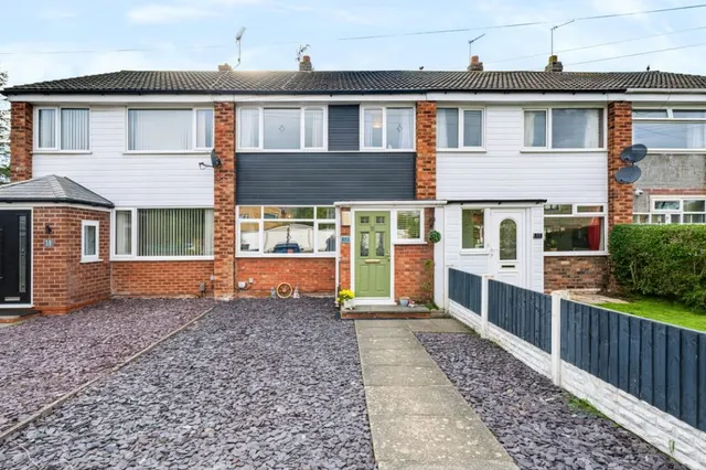 Elaine Close, Great Sutton, CH66, photo 1